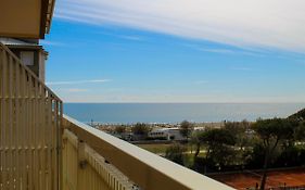 Base Hotel Helios - Colazione fino a mezzogiorno!